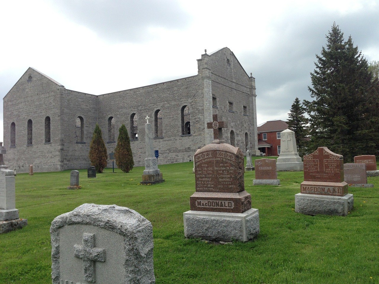 churchyard cemetery ruins free photo