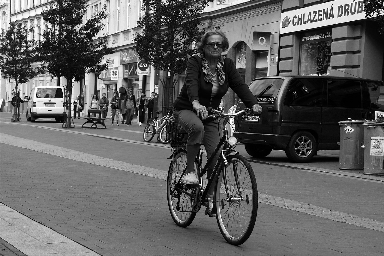 ciclista black and white mrs free photo
