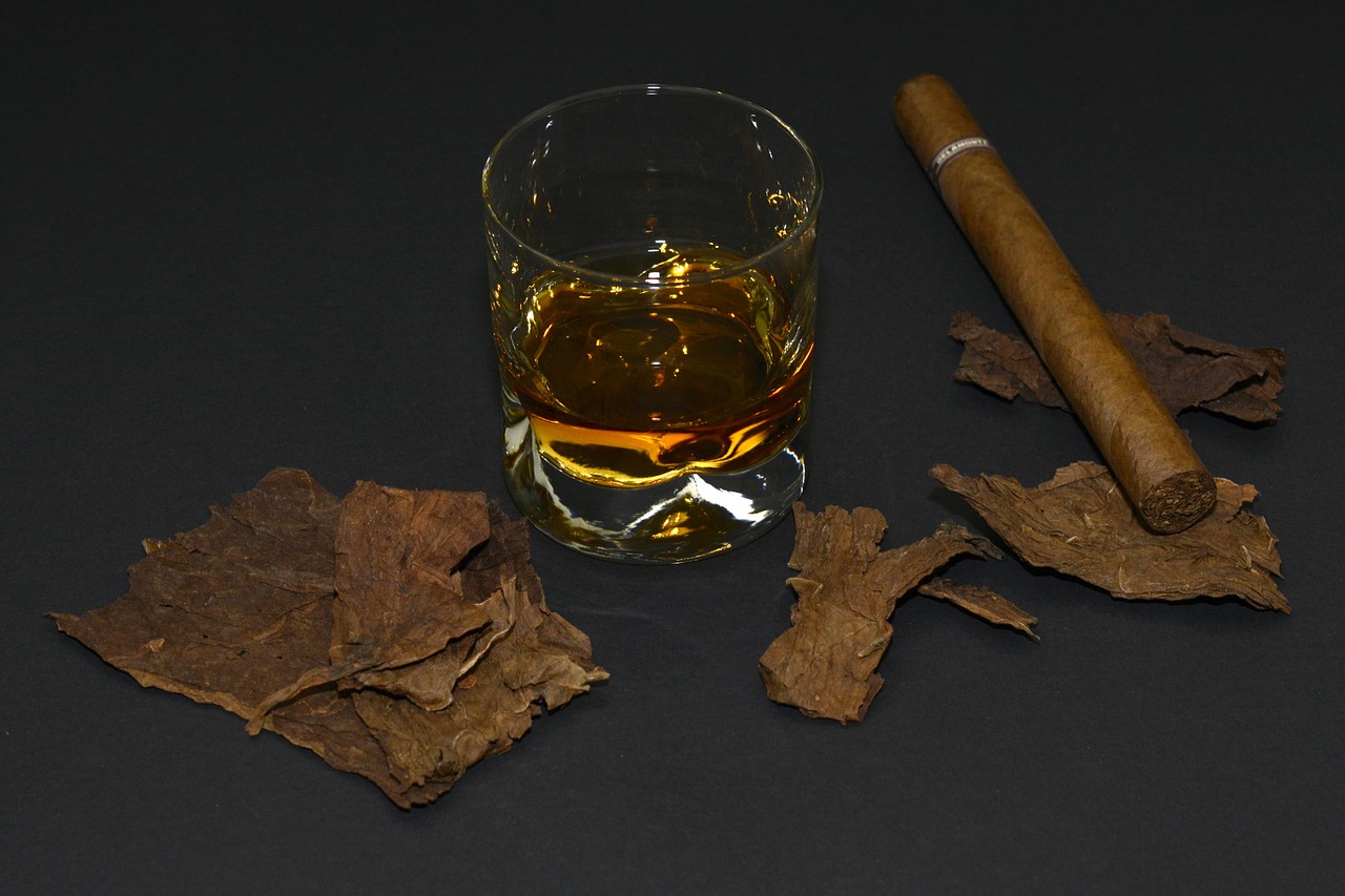 cigar tobacco leaves whiskey glass free photo