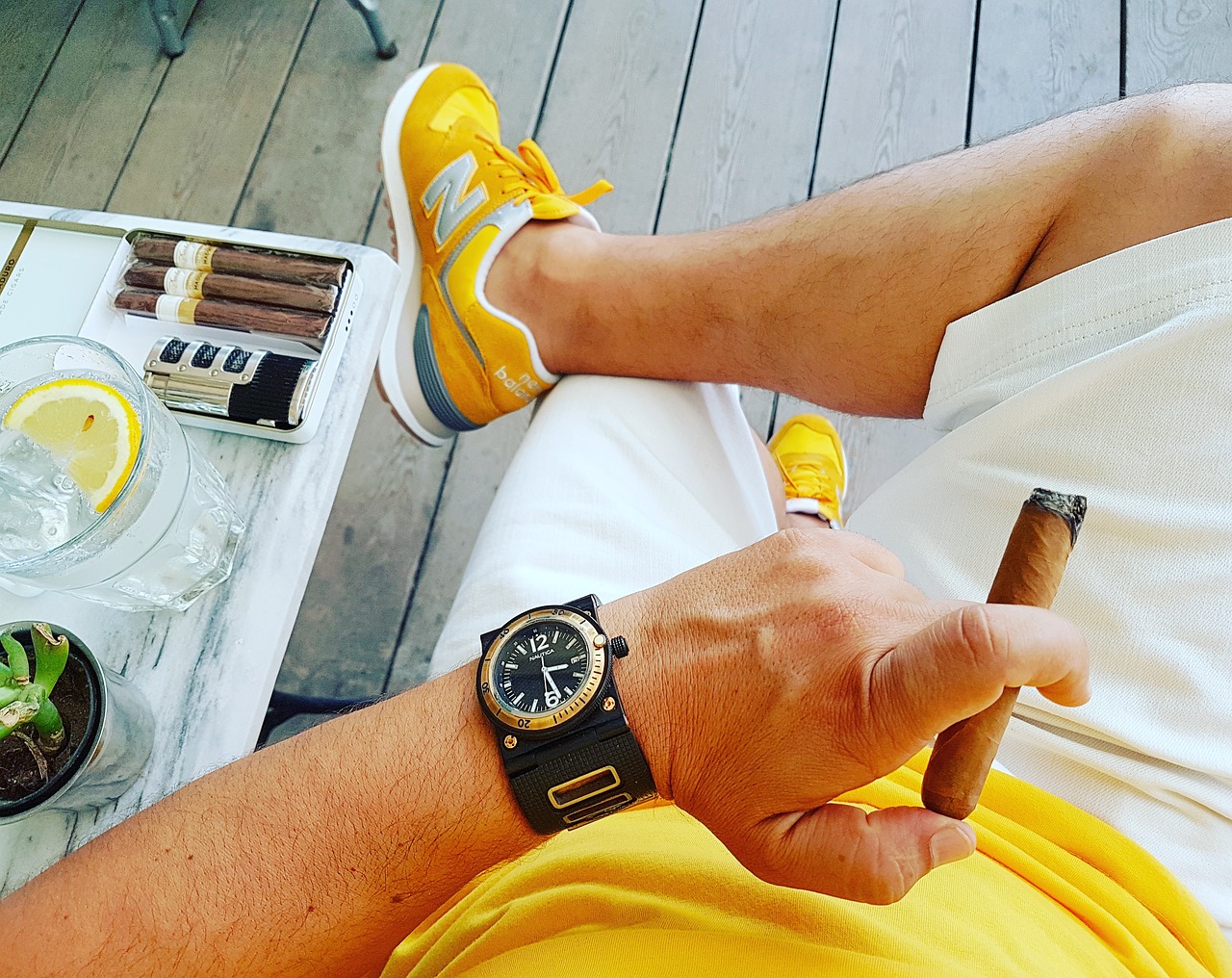 cigar  smoke  cohiba free photo