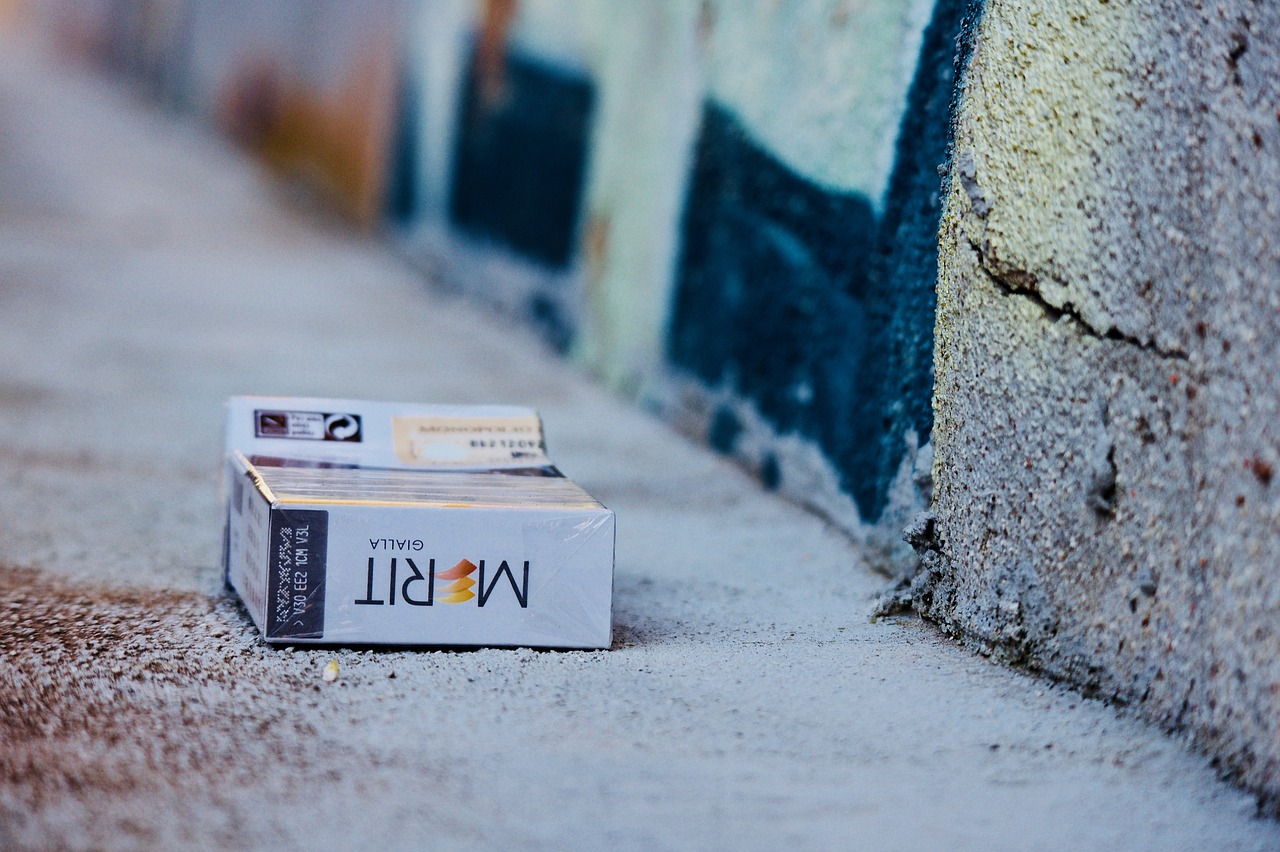 cigarettes  tobacco  dependency free photo