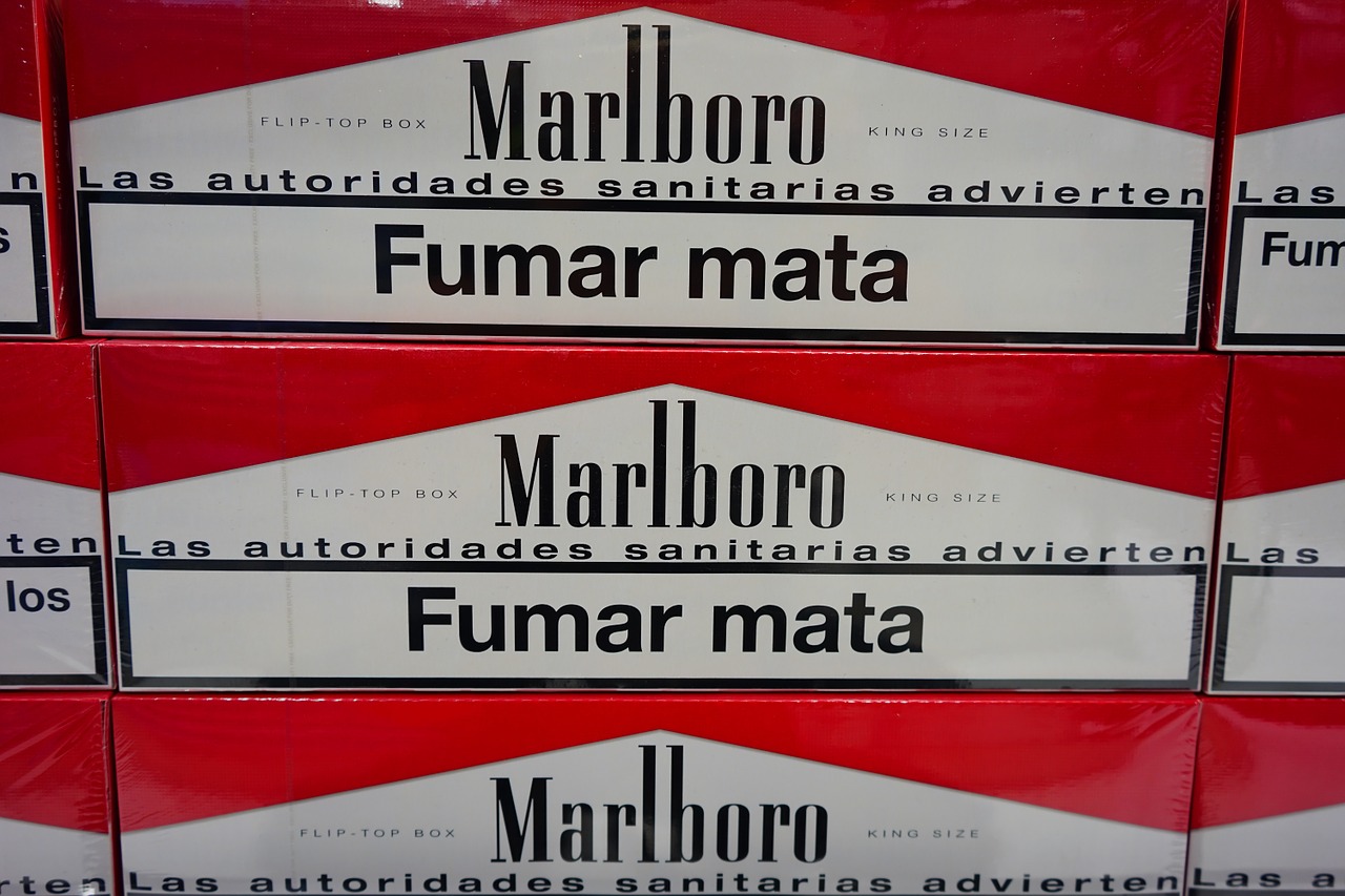 cigarettes marlboro cigarette brand free photo