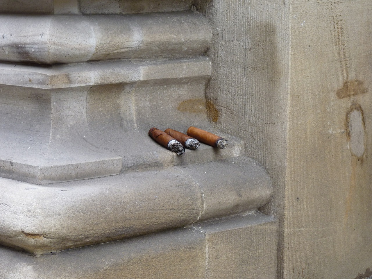 cigars smoking ledge free photo