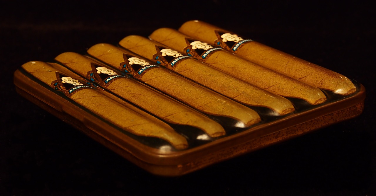 cigars box tin free photo