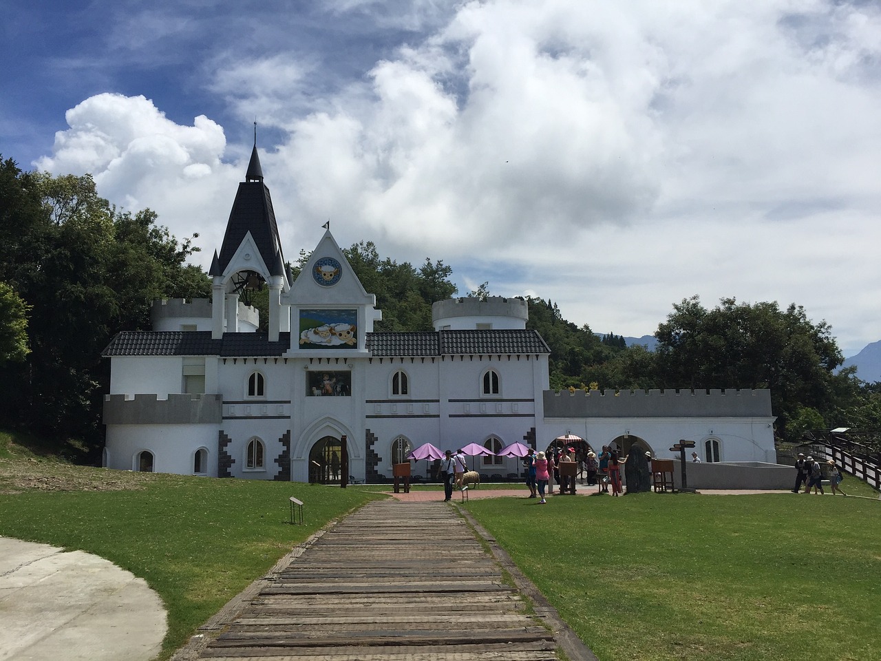 cingjing farm travel blue day free photo