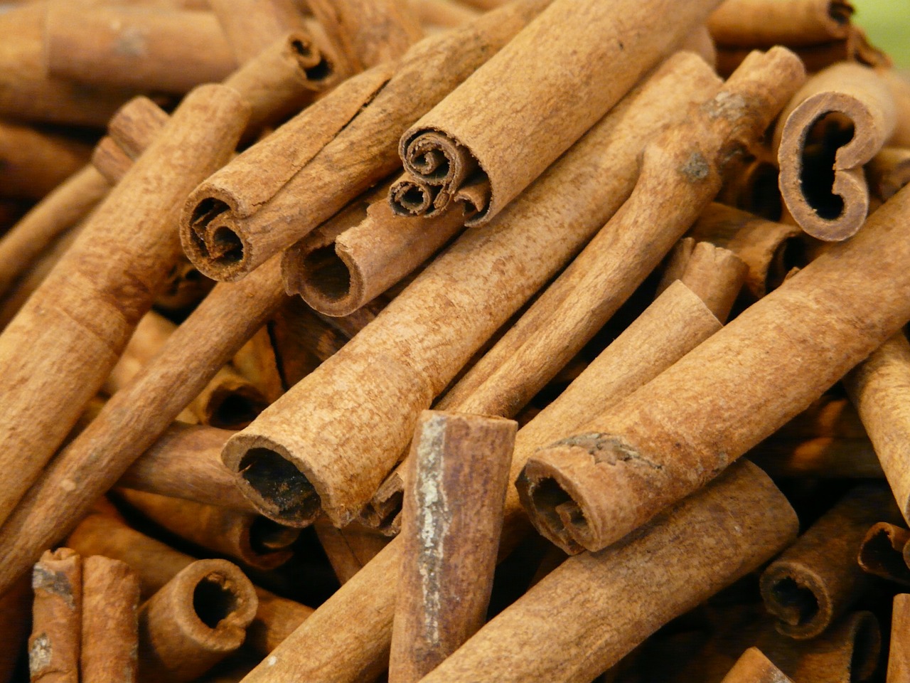 cinnamon cinnamon sticks dried free photo