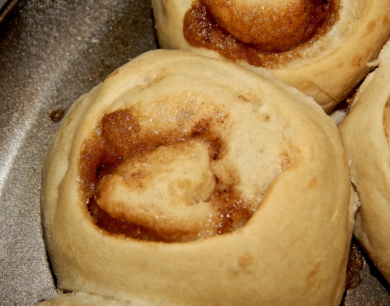 cinnamon roll homemade pastry free photo