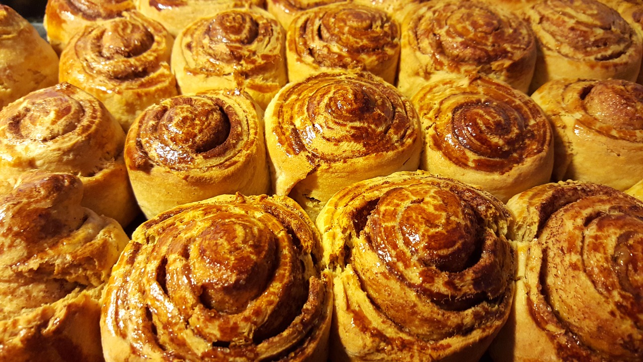 cinnamon rolls pastry homemade free photo