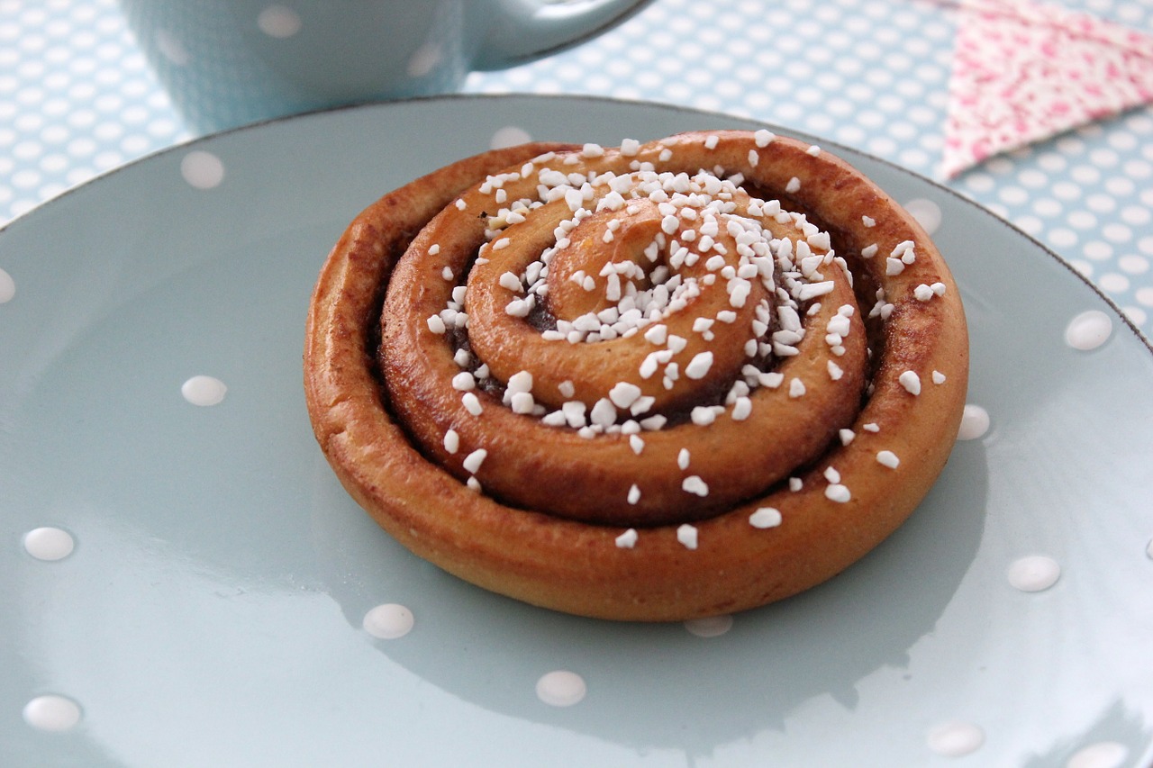 cinnamon swirl bake buns free photo