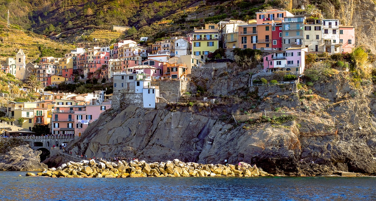 cinque terre riomaggiore village free photo