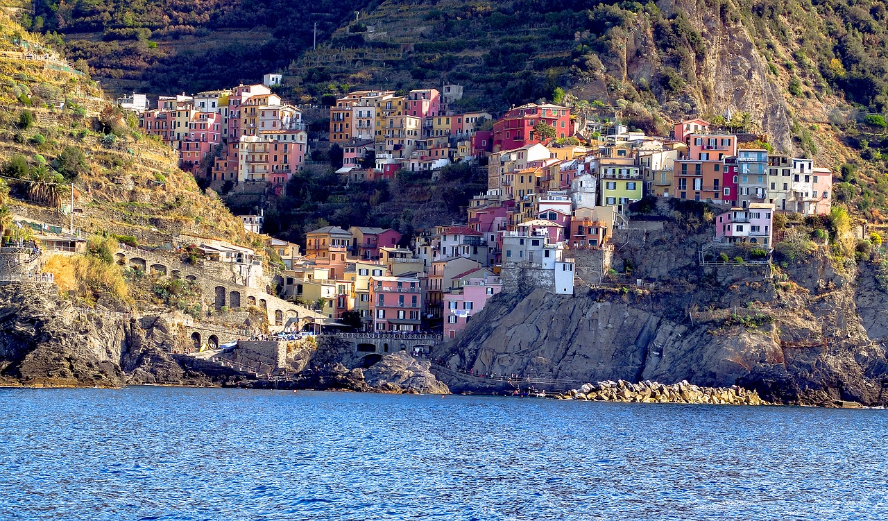 cinque terre riomaggiore village free photo