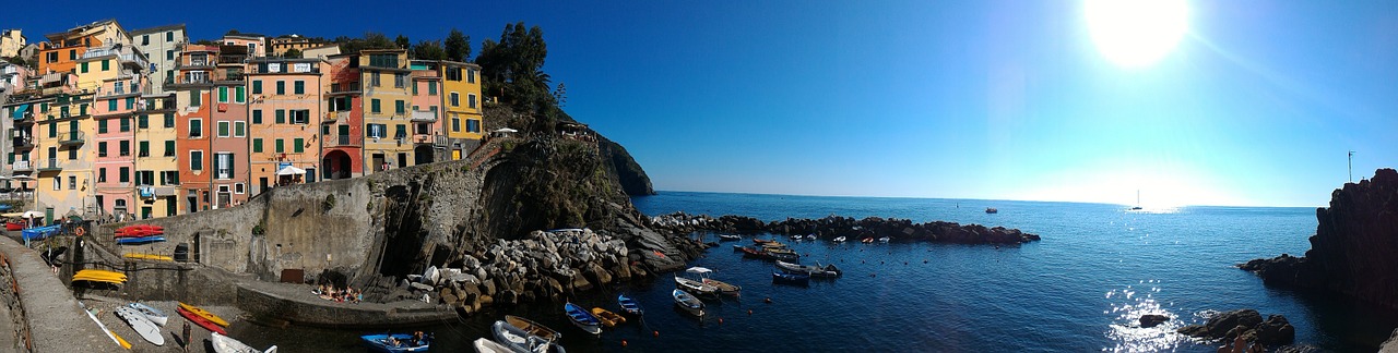 cinque terre riomaggiore landscape free photo