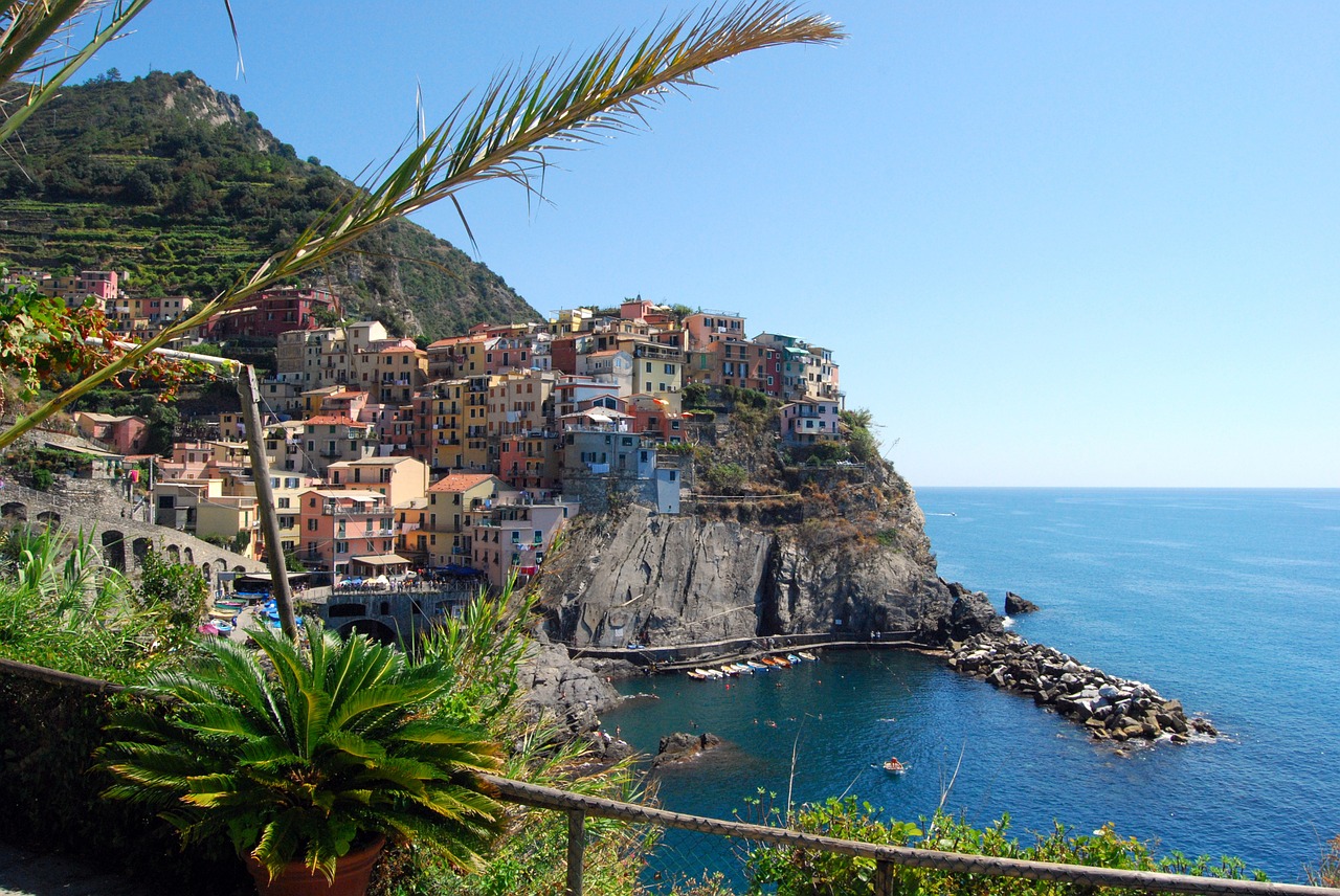 cinque terre manarola houses free photo