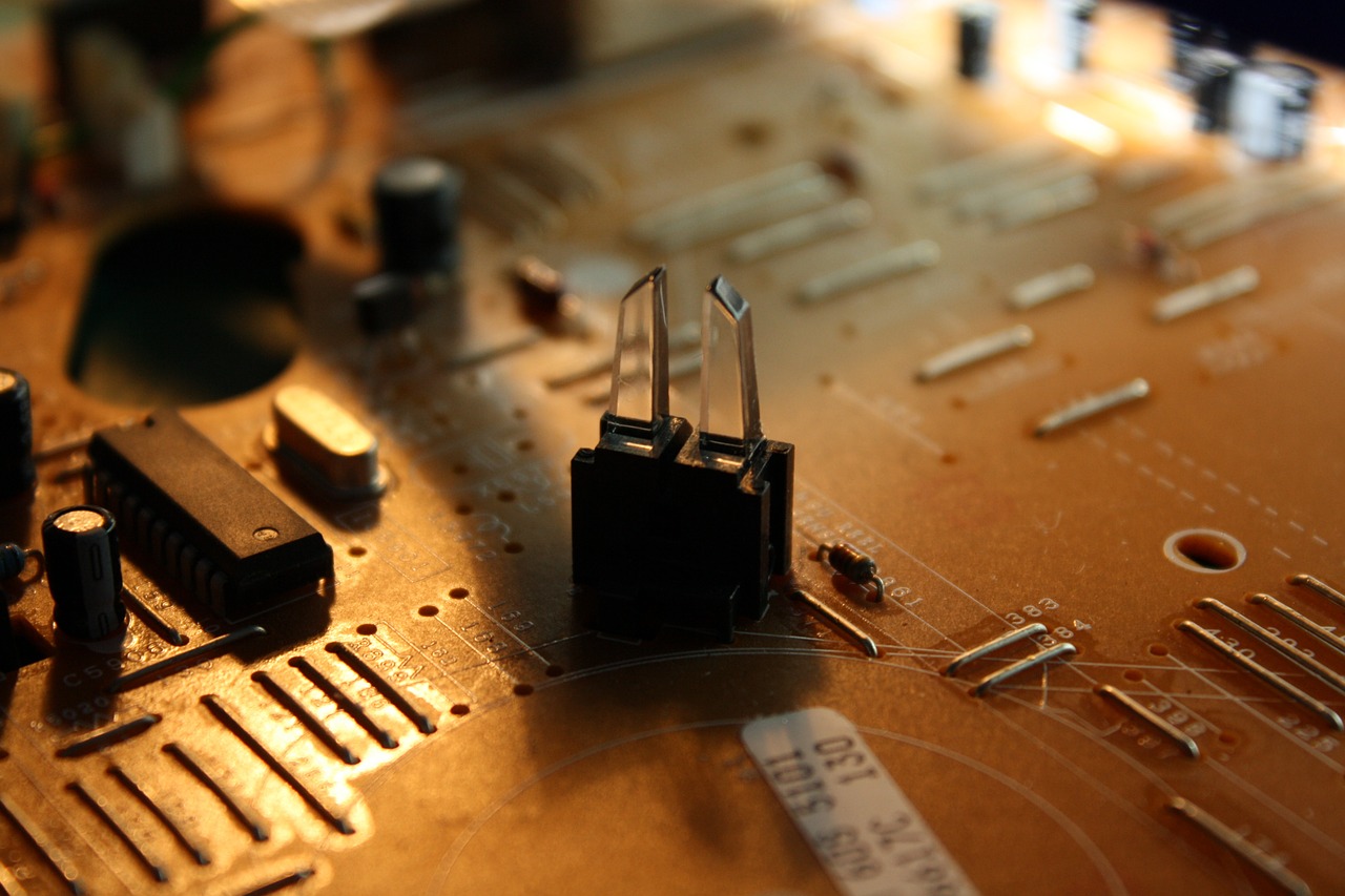 circuit board microprocessor capacitor free photo