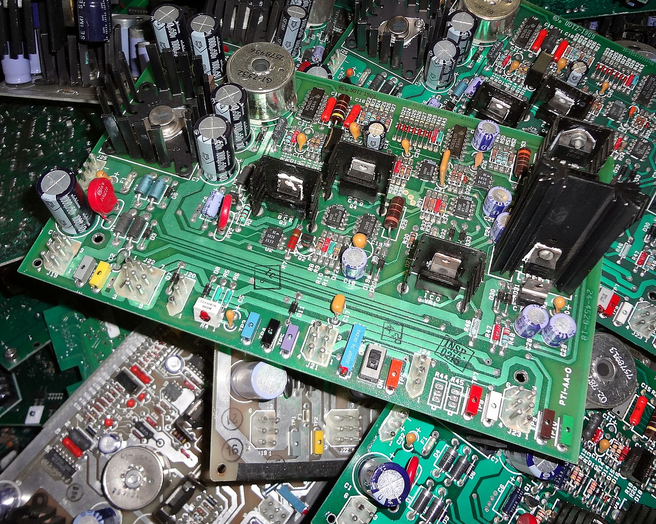 processor circuits green board free photo