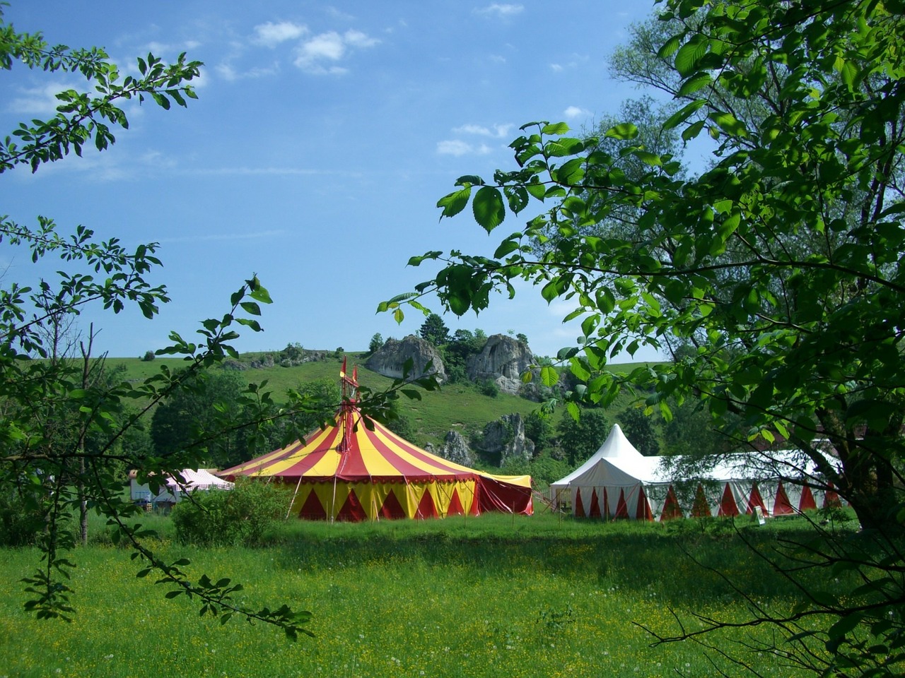 circus tent circus in the green eselsburg valley free photo