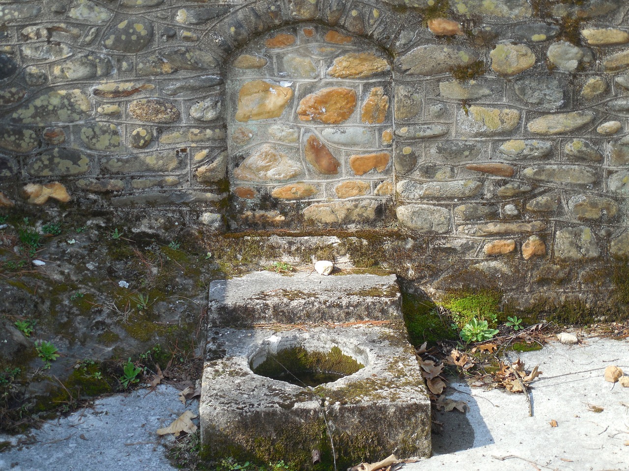 cistern fountain outdoors free photo