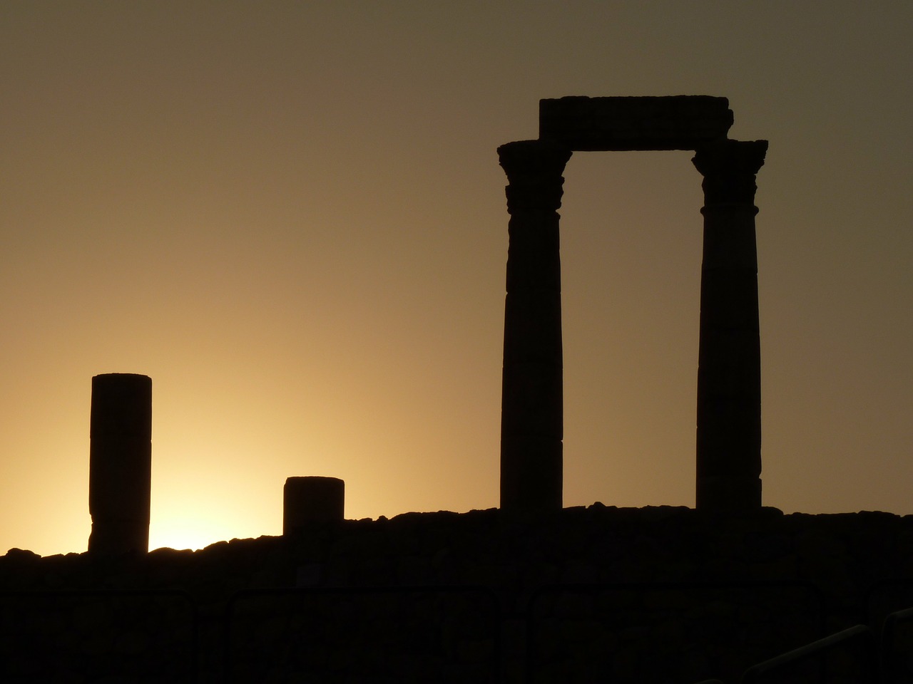 citadel hill,amman,jordan,holiday,travel,middle east,ruin,stone,pillar,sunset,romance,love,free pictures, free photos, free images, royalty free, free illustrations, public domain