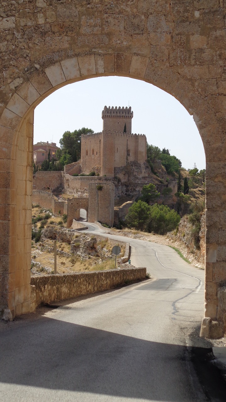 city door castle free photo