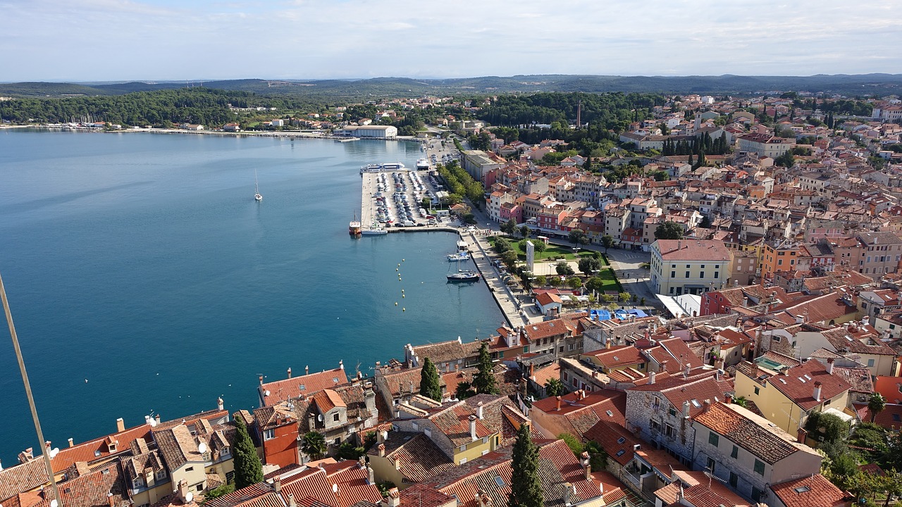 city panorama of sea free photo