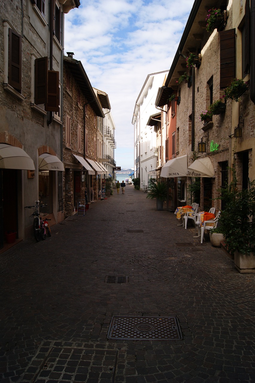 city old sirmione free photo