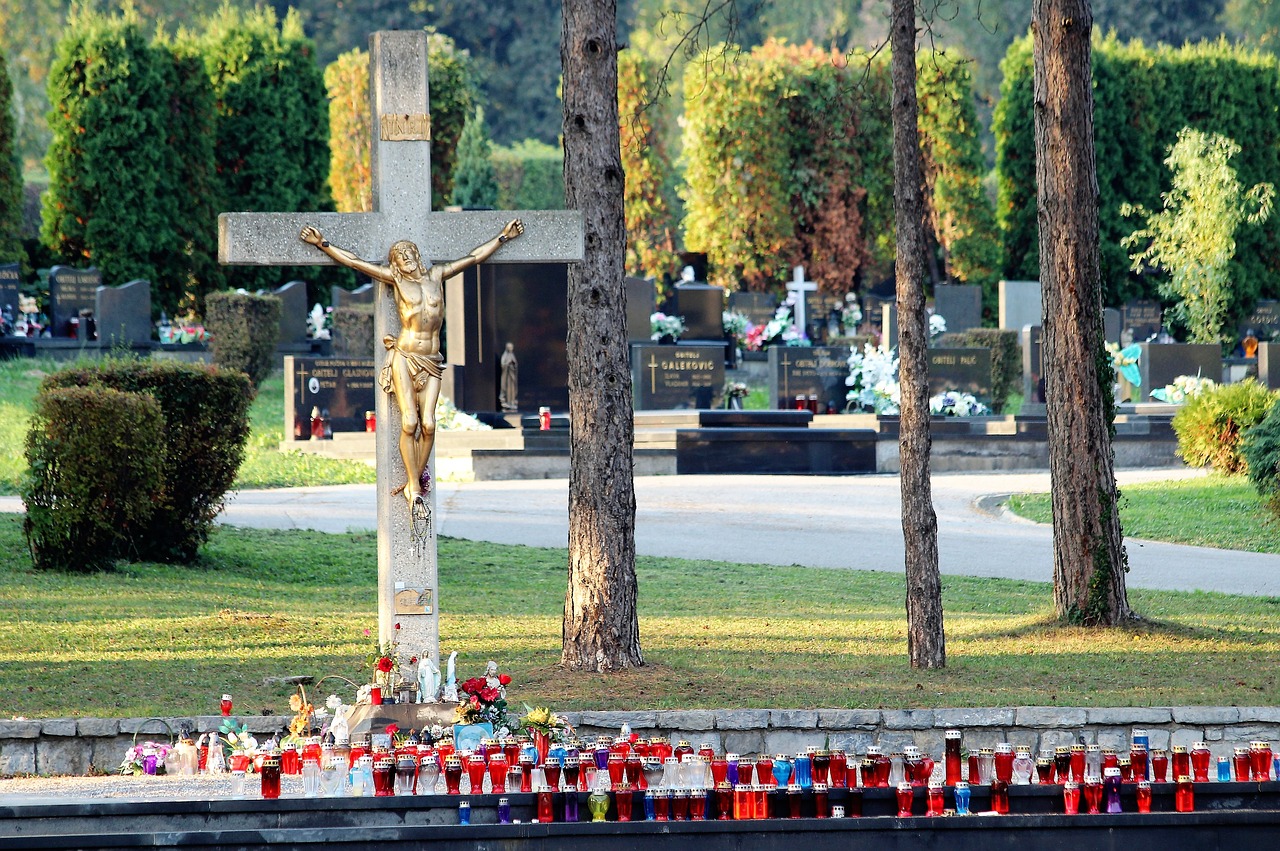 city cemetery zagreb  miroševac  central place free photo