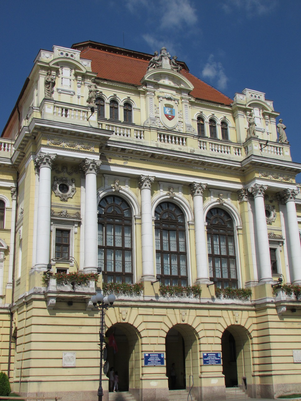 city hall building transylvania free photo