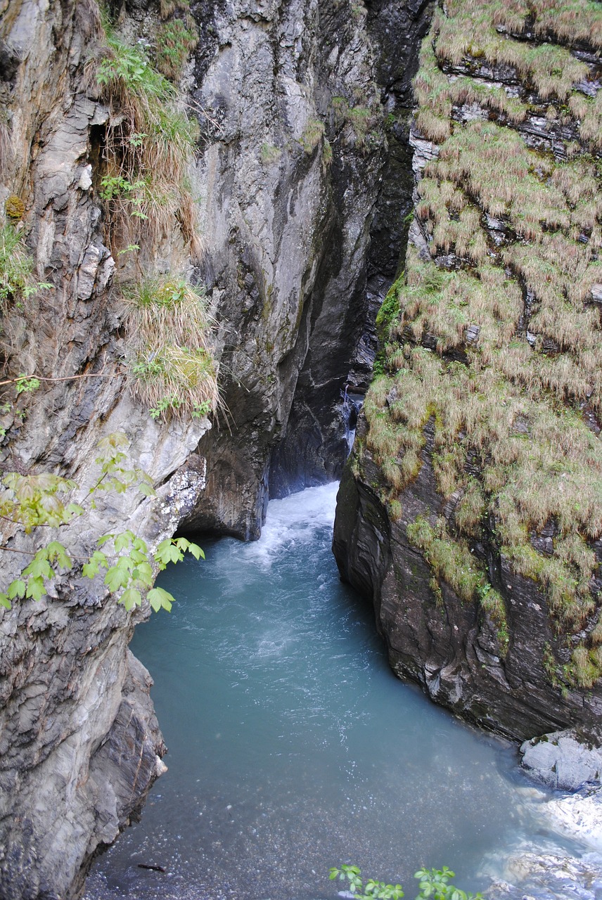 clammy gorge waterfall free photo