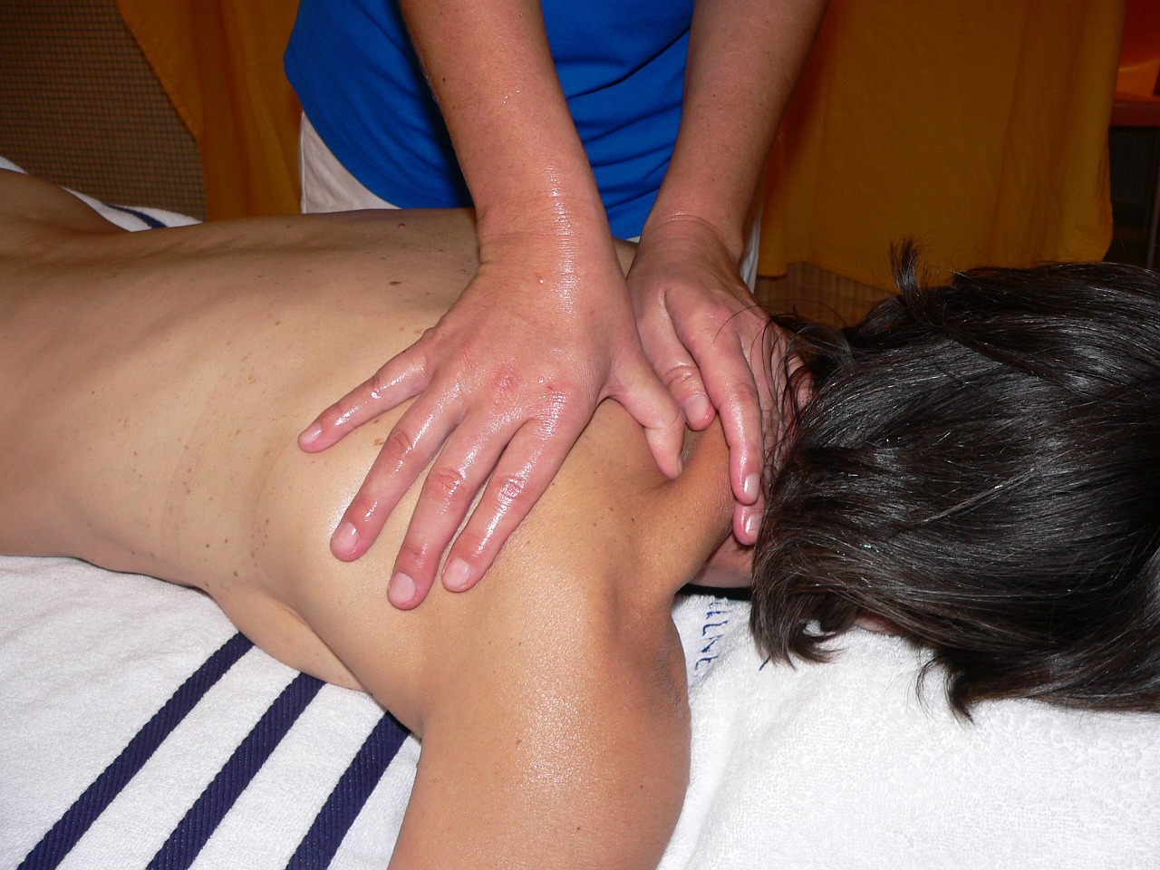 classic massage massage shoulder free photo