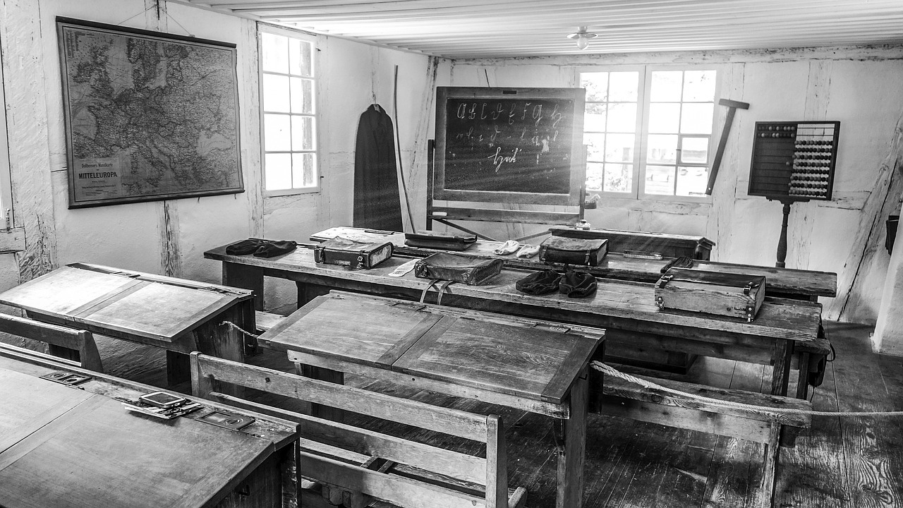 classroom school old classroom free photo