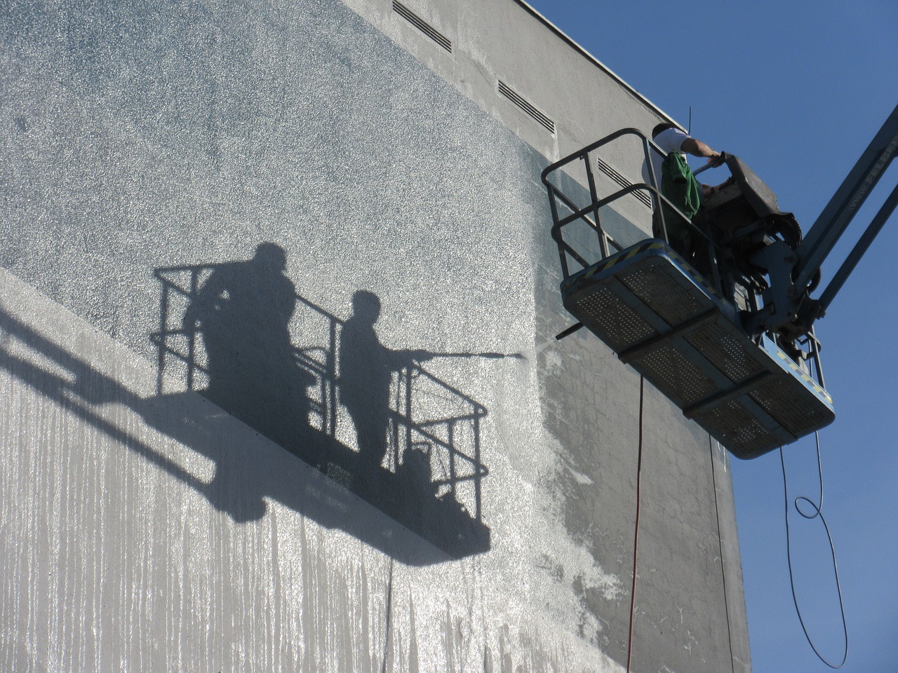 cleaning facade building free photo