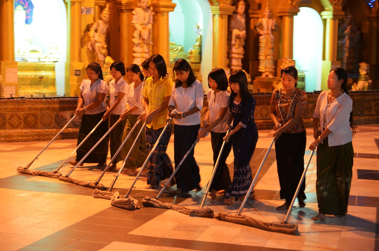 cleaning staff shwedagon mirabello pagoda free photo