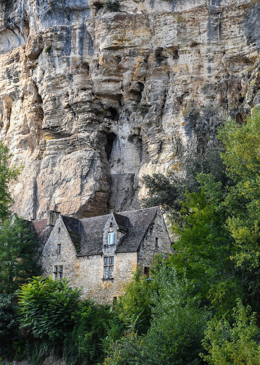 cliff house dordogne free photo