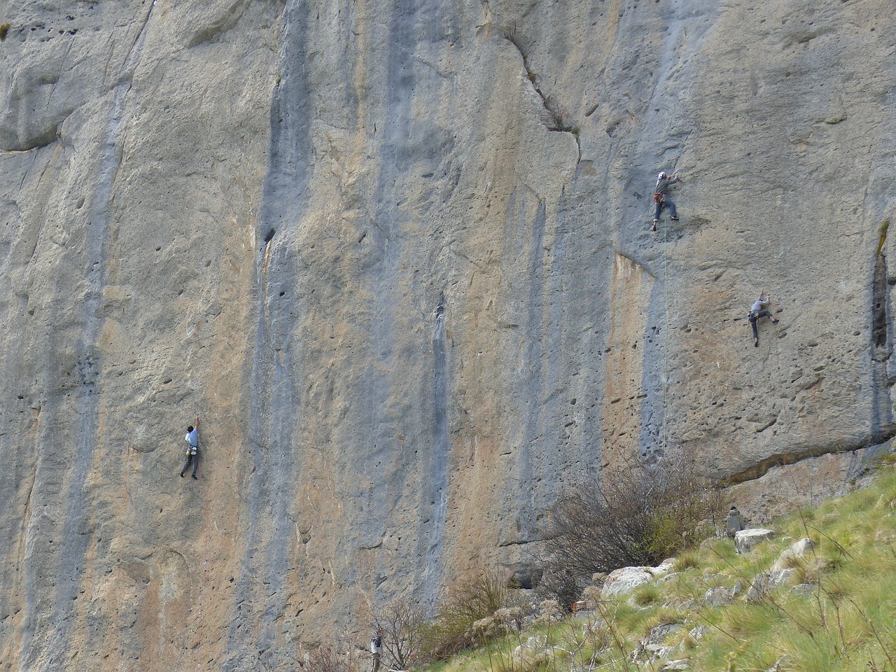 climbing cliffs sport free photo