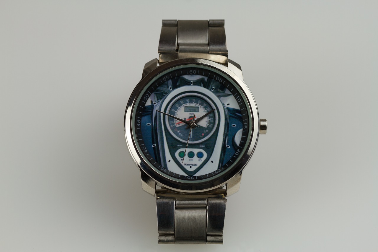 clock wrist watch kawasakiuhr free photo