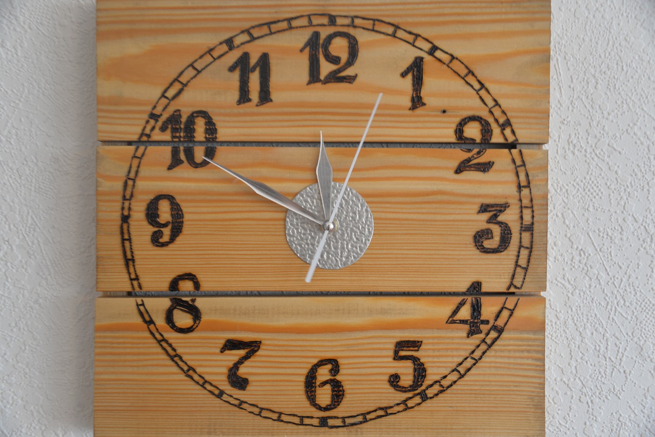 clock rustic wood free photo