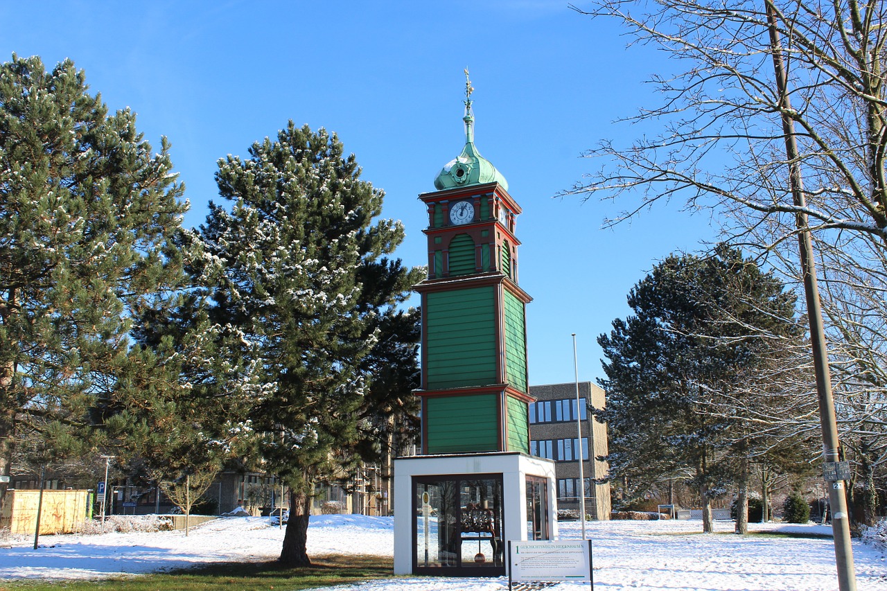 clock hiddenhausen winter free photo