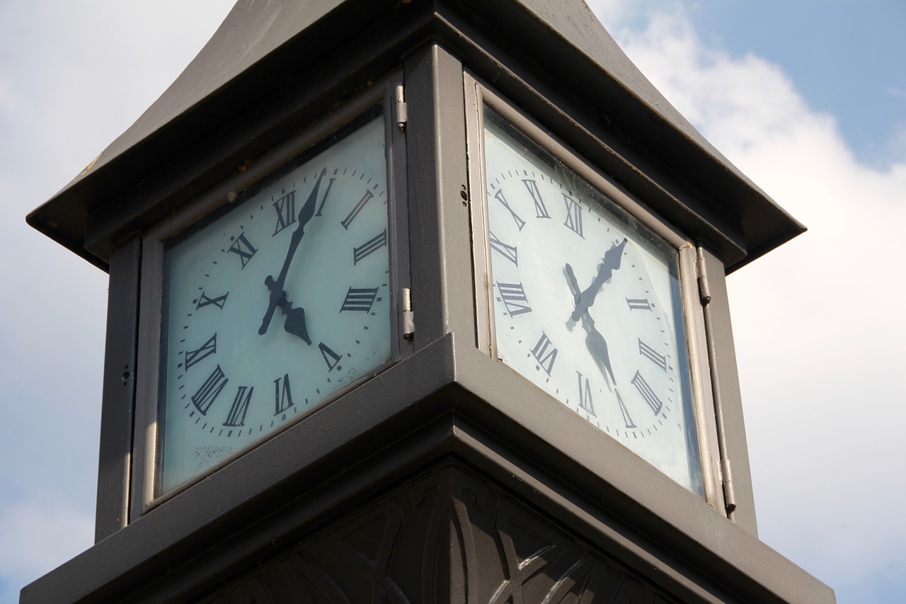 clock authority slim mathilde free photo