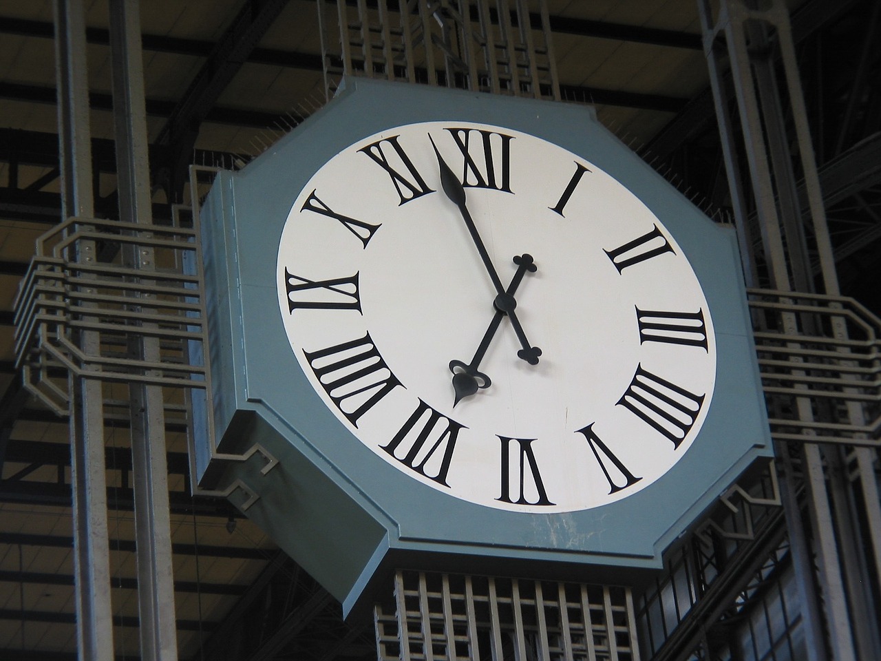 clock time of railway station free photo