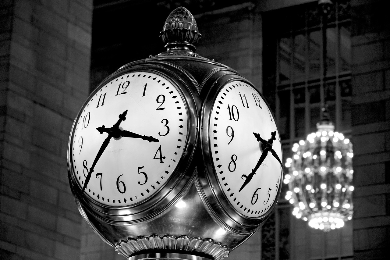 clock grand central station macro free photo