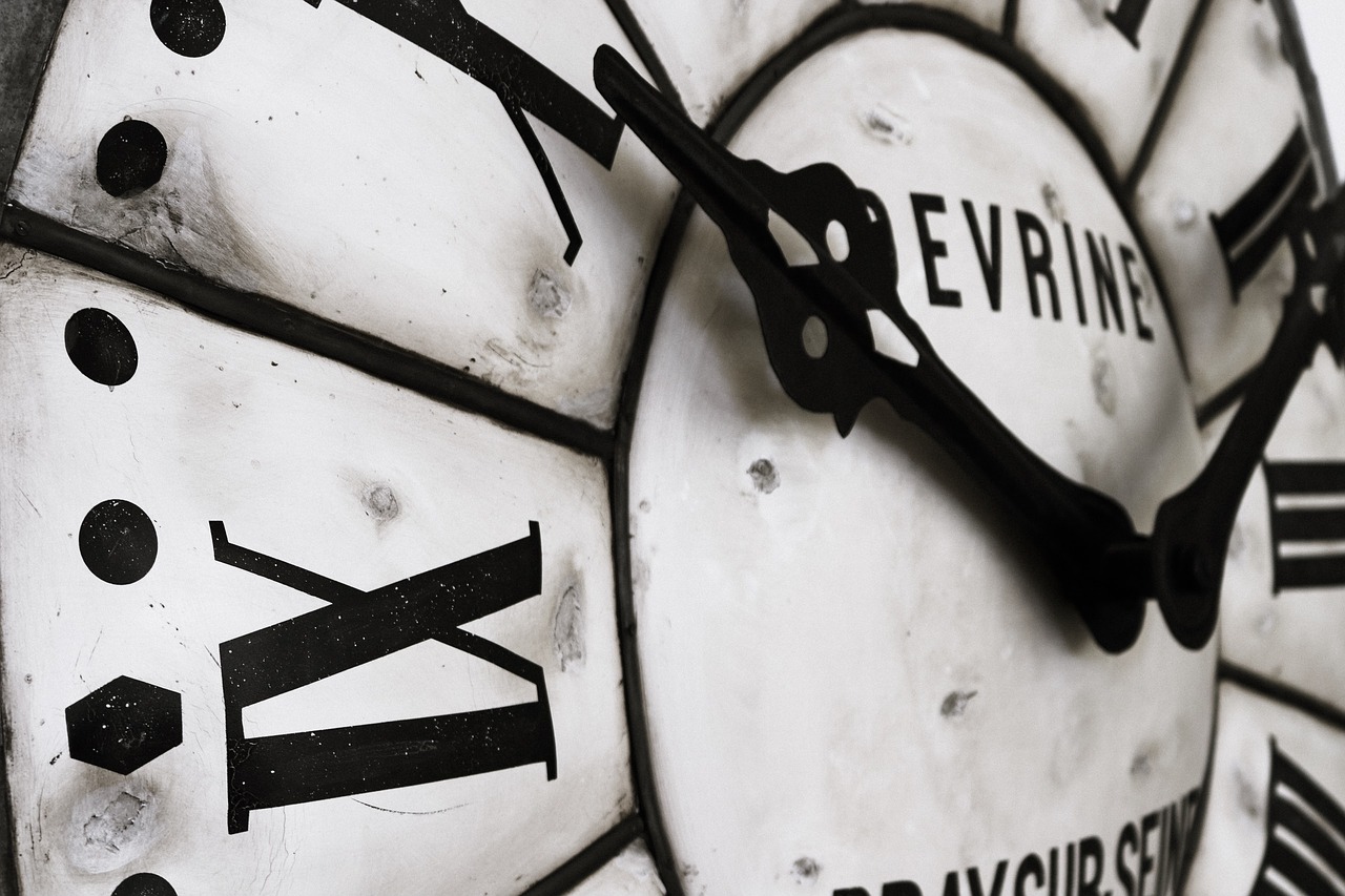 clock vintage close free photo