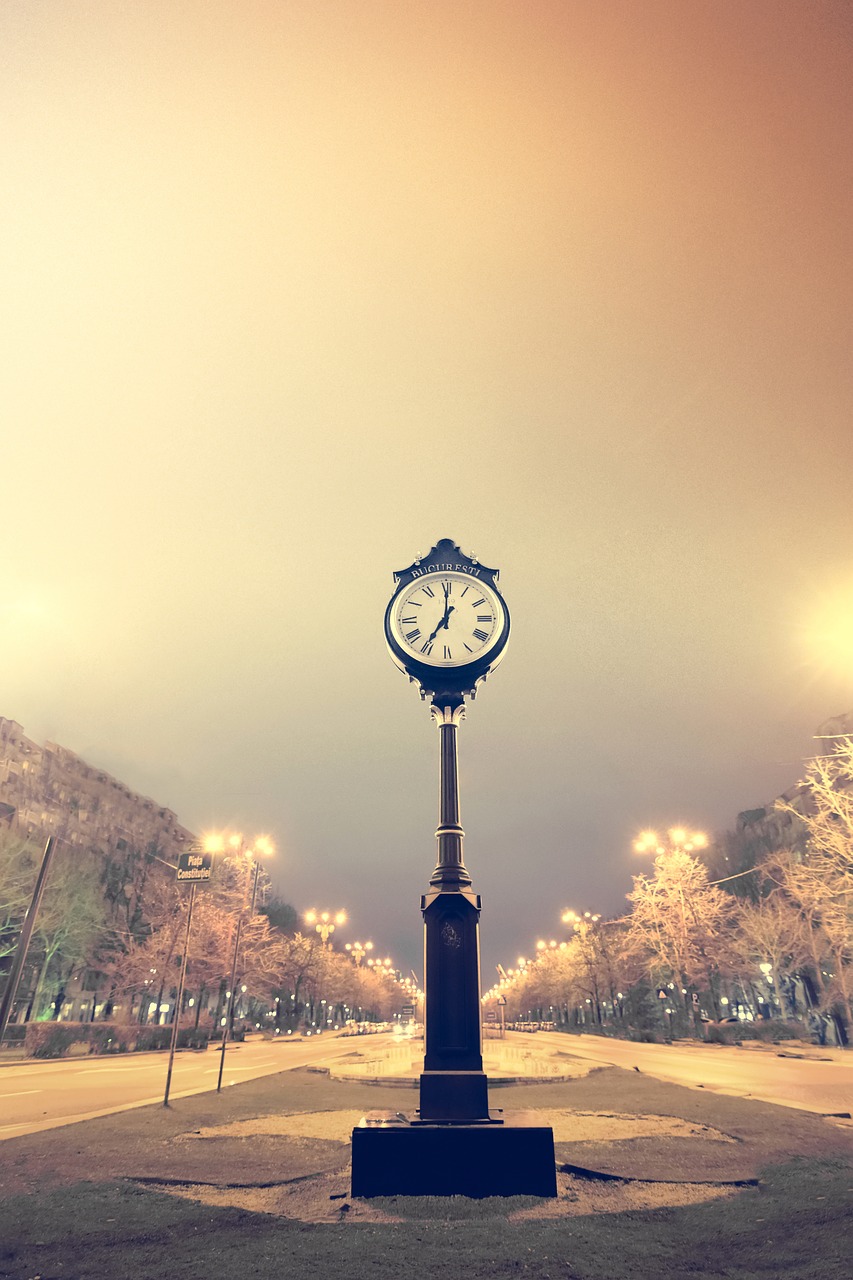 clock time bucharest free photo