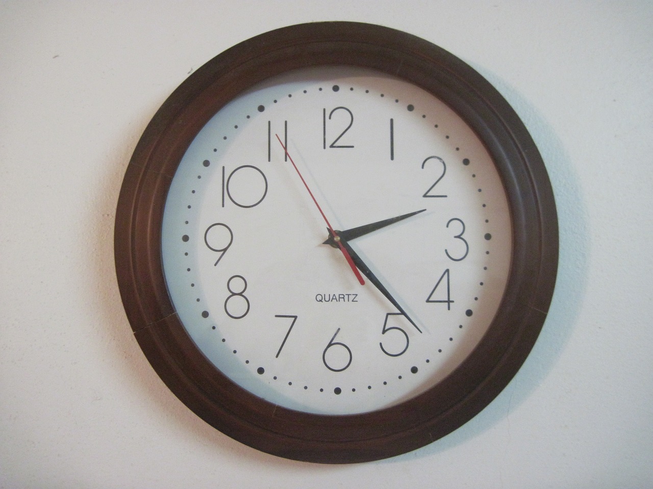clock analog clock daylight savings free photo