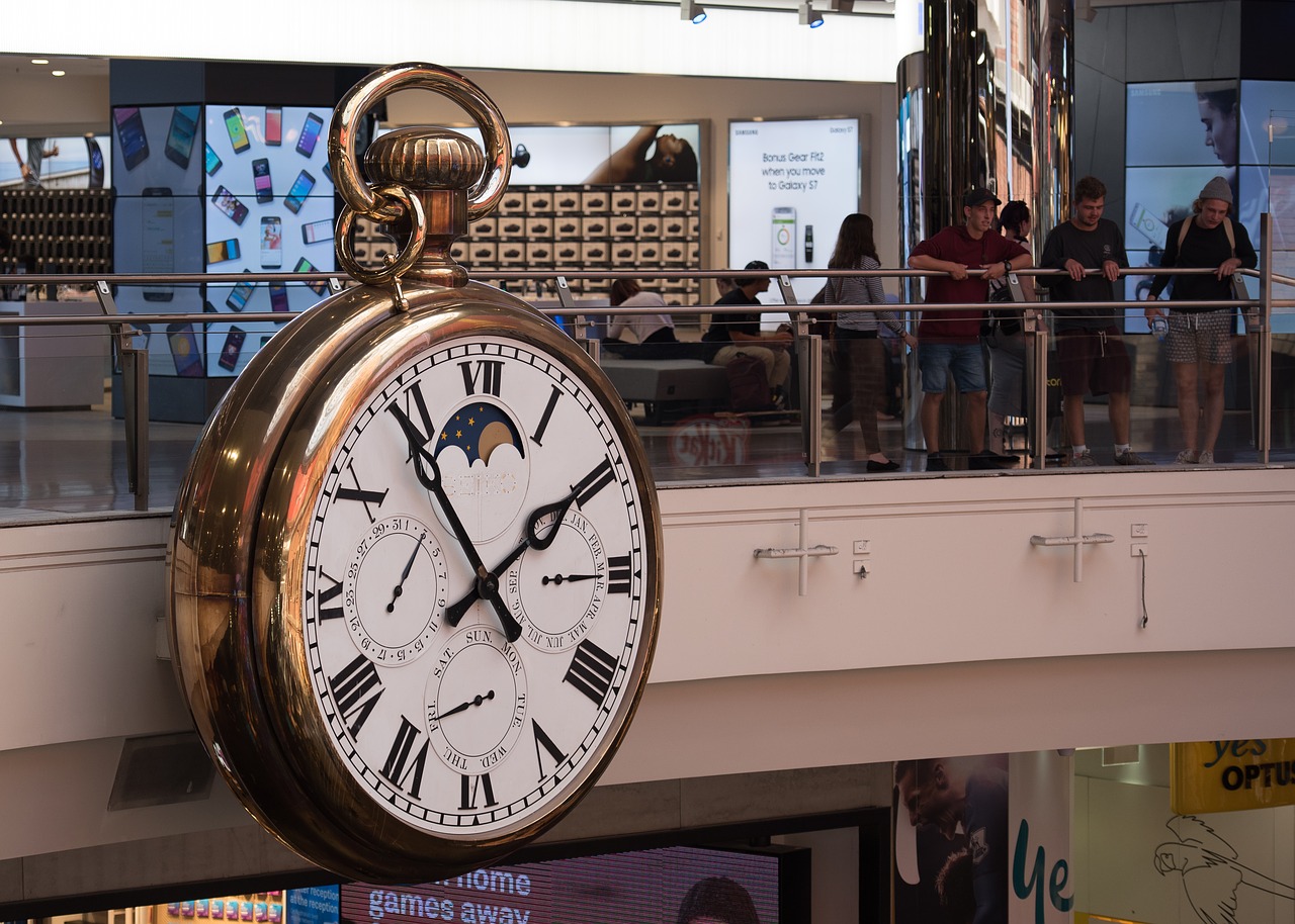 clock time melbourne central free photo