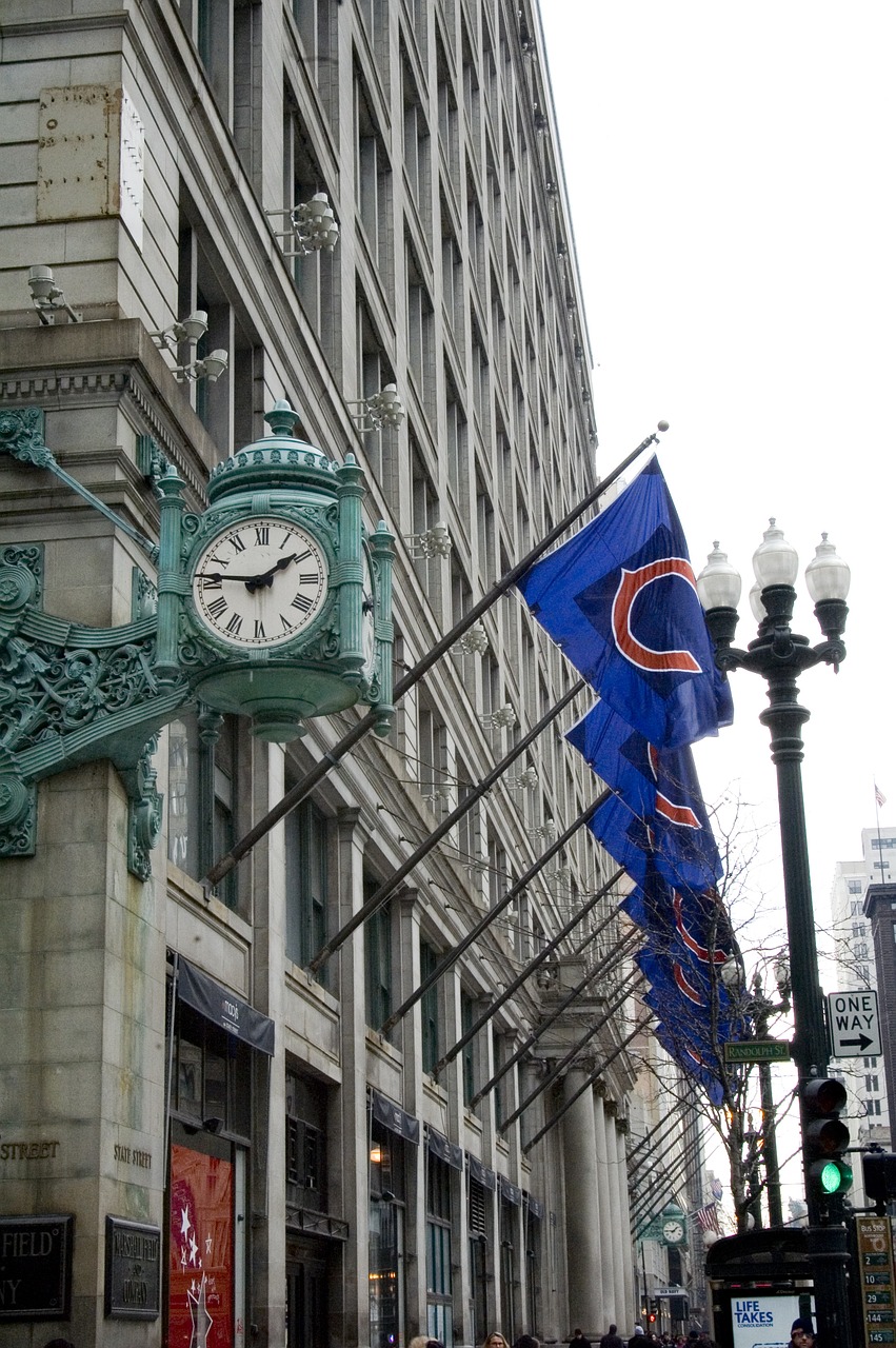 clock macy's chicago free photo