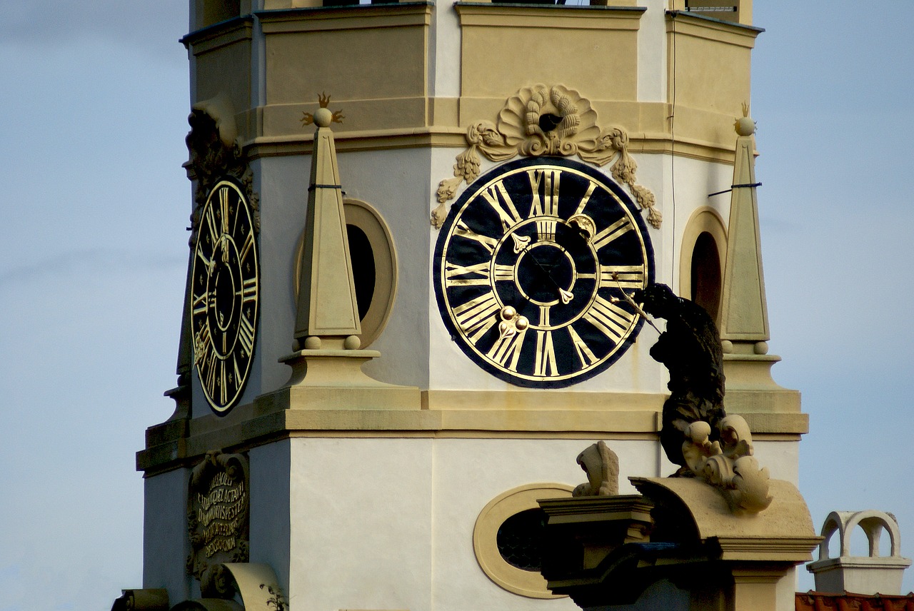 clock the town hall architecture free photo