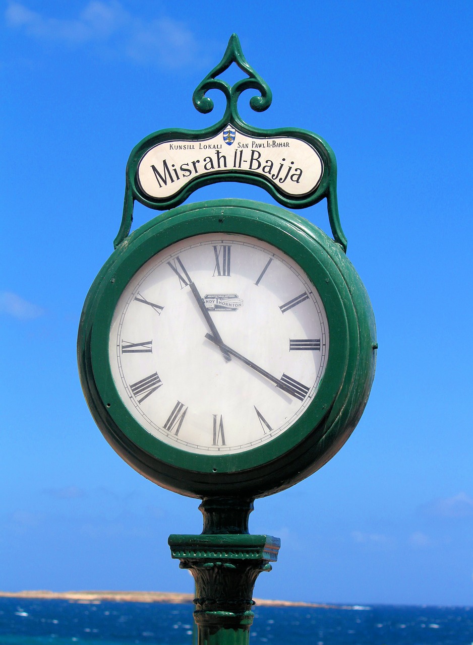 clock  stand  beach free photo