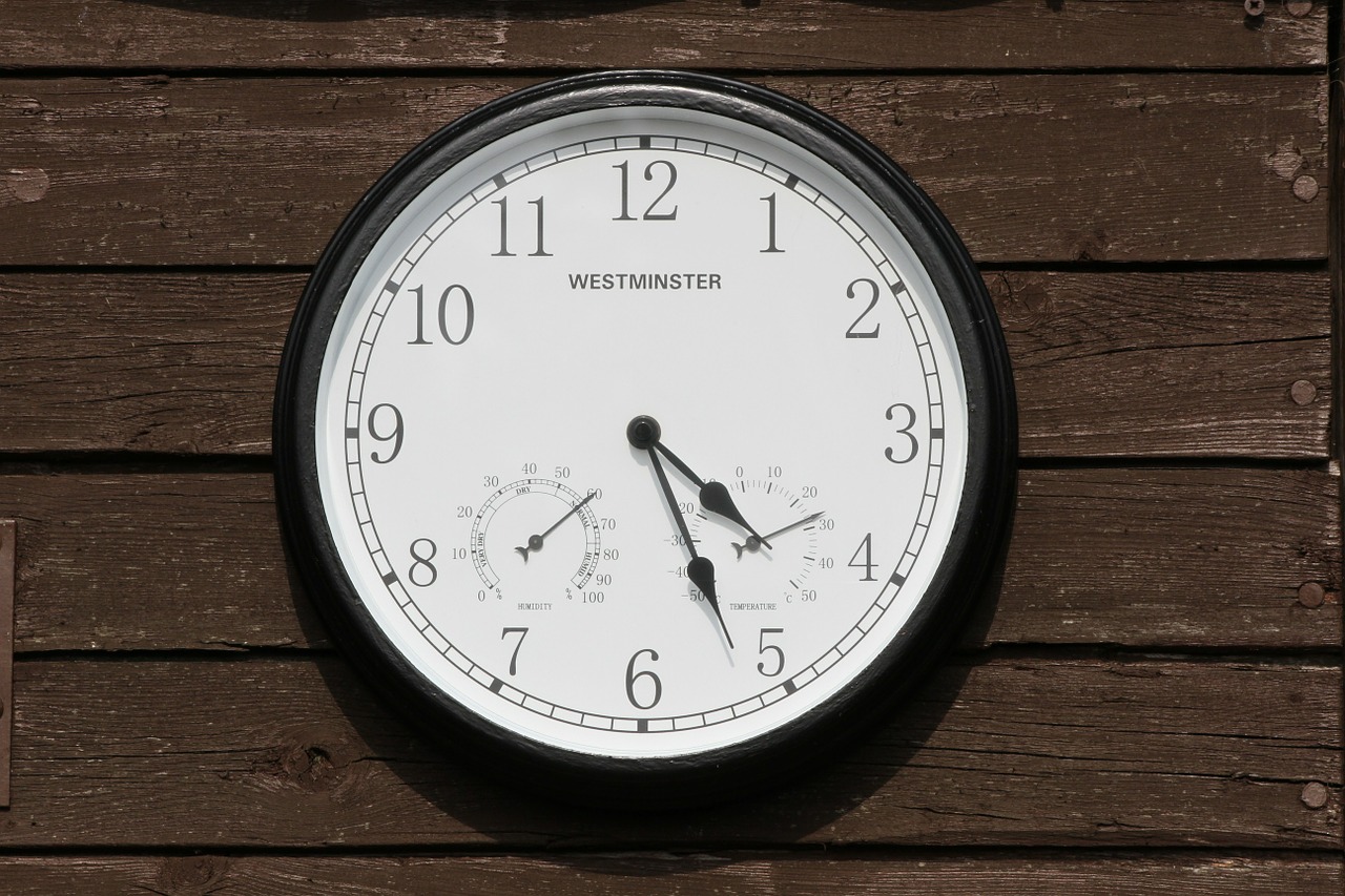 clock outdoor time free photo