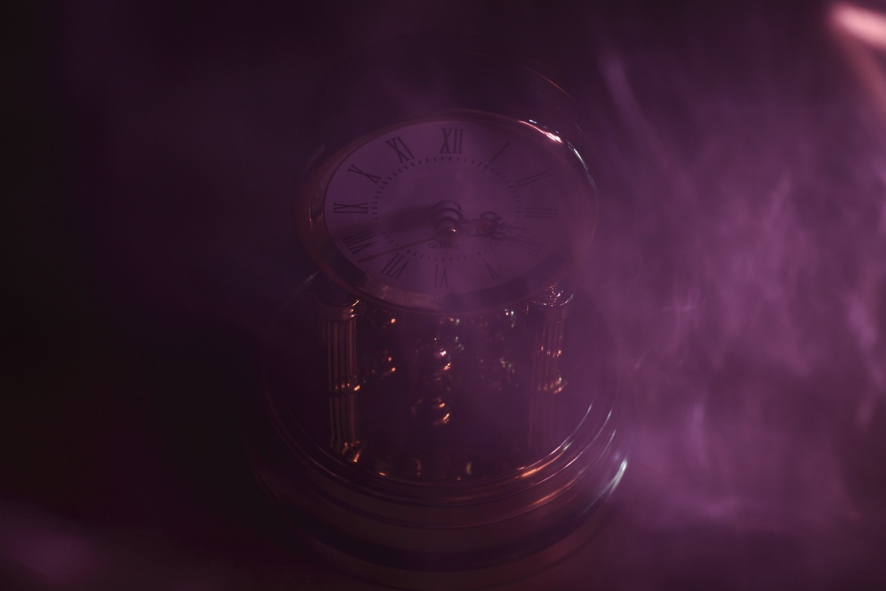 clock smoke time free photo