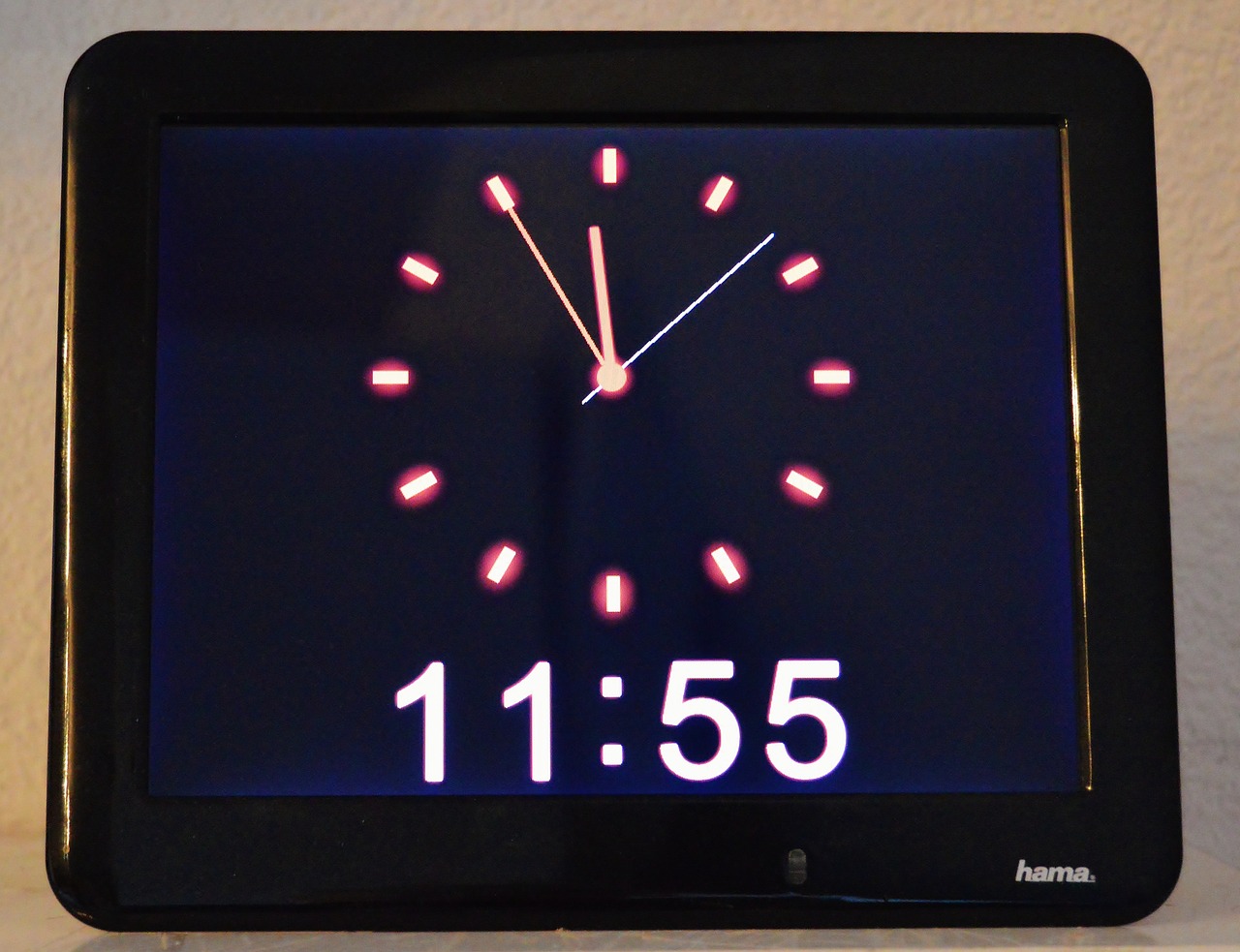 clock electronic time indicating free photo